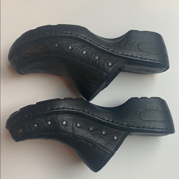 Born Clogs - Picture 4 of 9